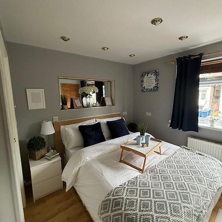 Amazing En-Suite Apartment In Finchley Central 伦敦 外观 照片