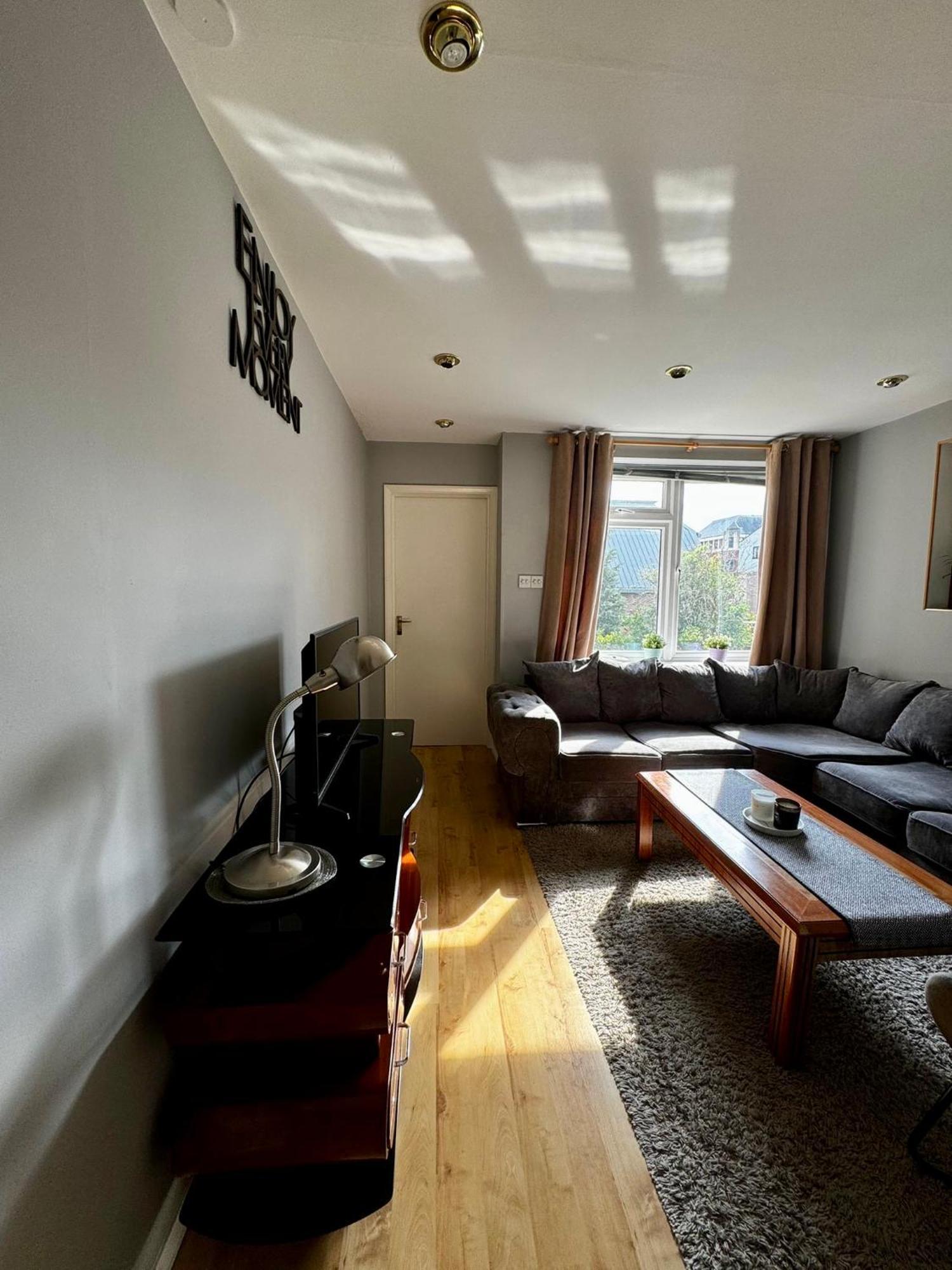 Amazing En-Suite Apartment In Finchley Central 伦敦 外观 照片