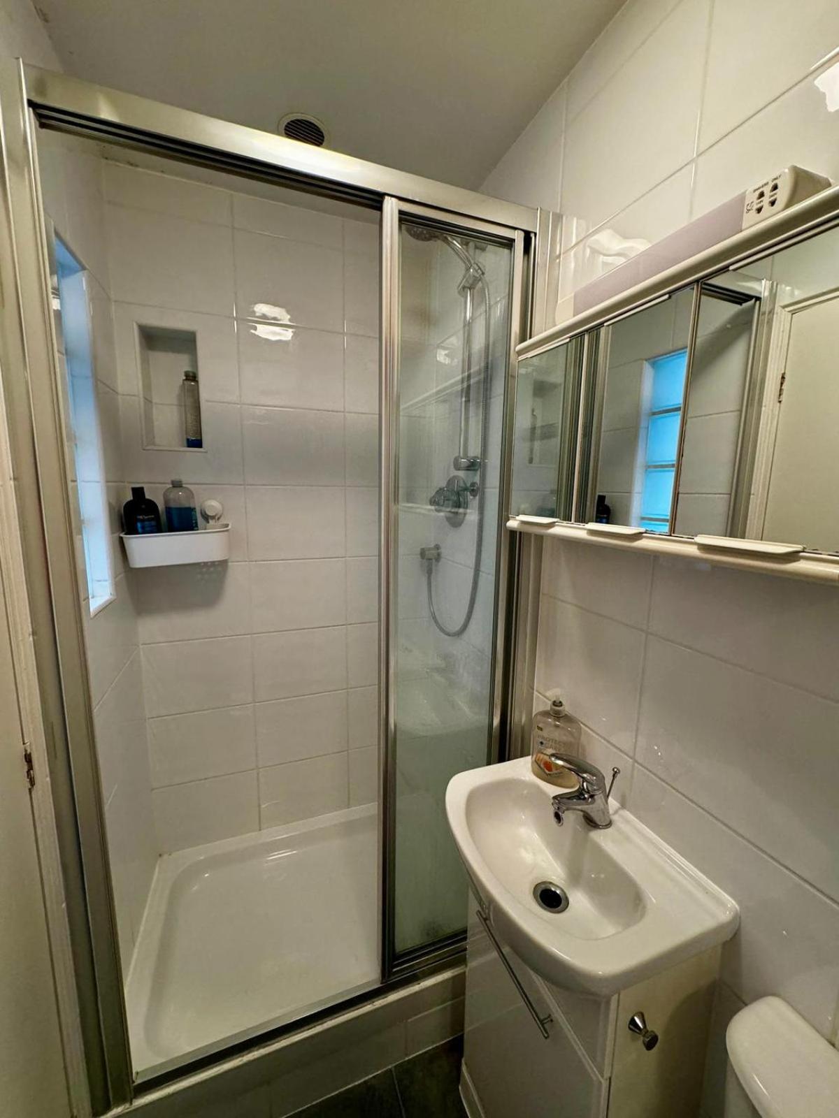 Amazing En-Suite Apartment In Finchley Central 伦敦 外观 照片