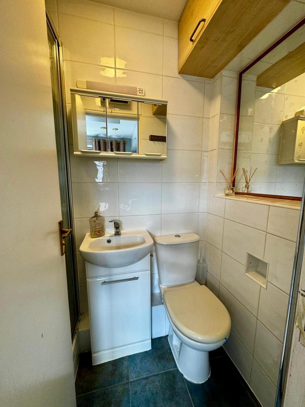 Amazing En-Suite Apartment In Finchley Central 伦敦 外观 照片