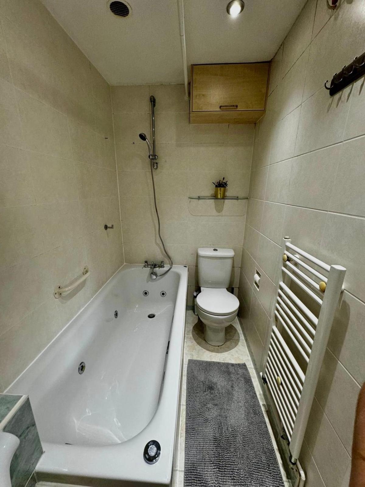 Amazing En-Suite Apartment In Finchley Central 伦敦 外观 照片