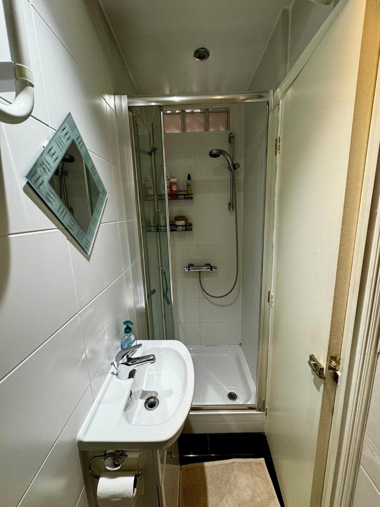 Amazing En-Suite Apartment In Finchley Central 伦敦 外观 照片