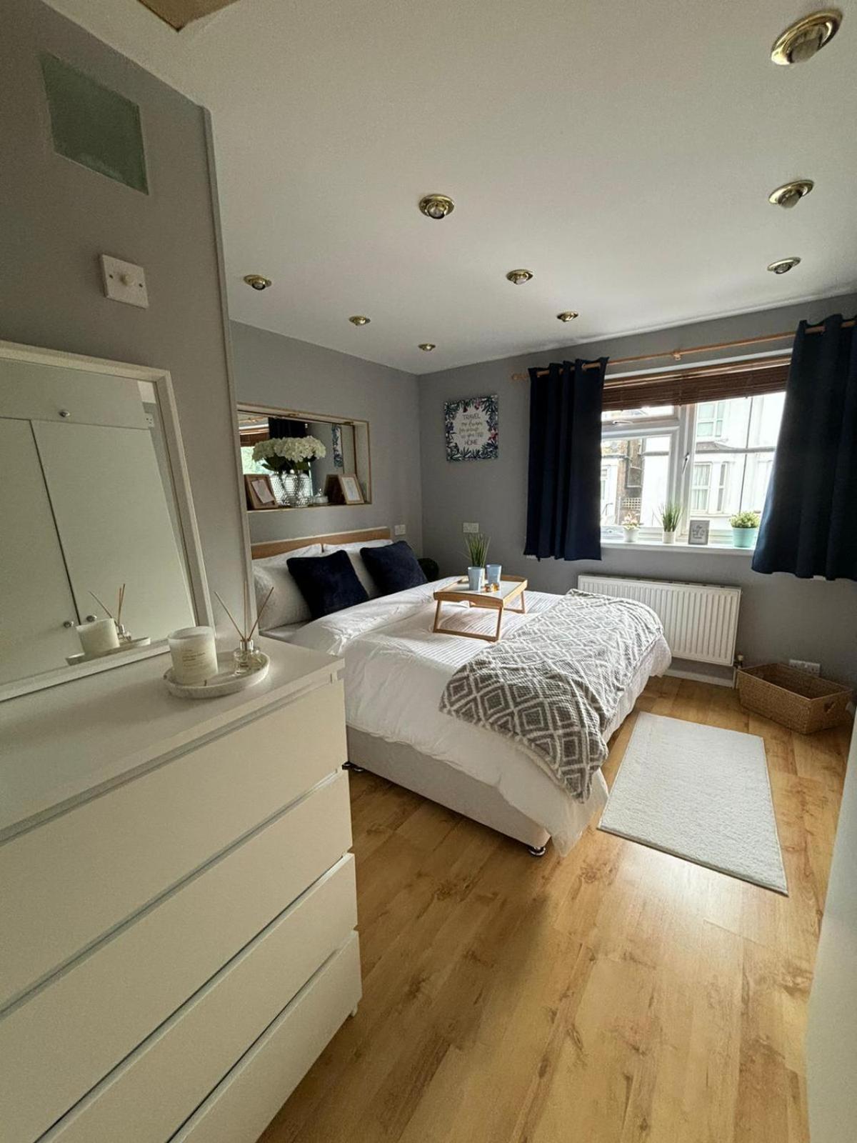Amazing En-Suite Apartment In Finchley Central 伦敦 外观 照片