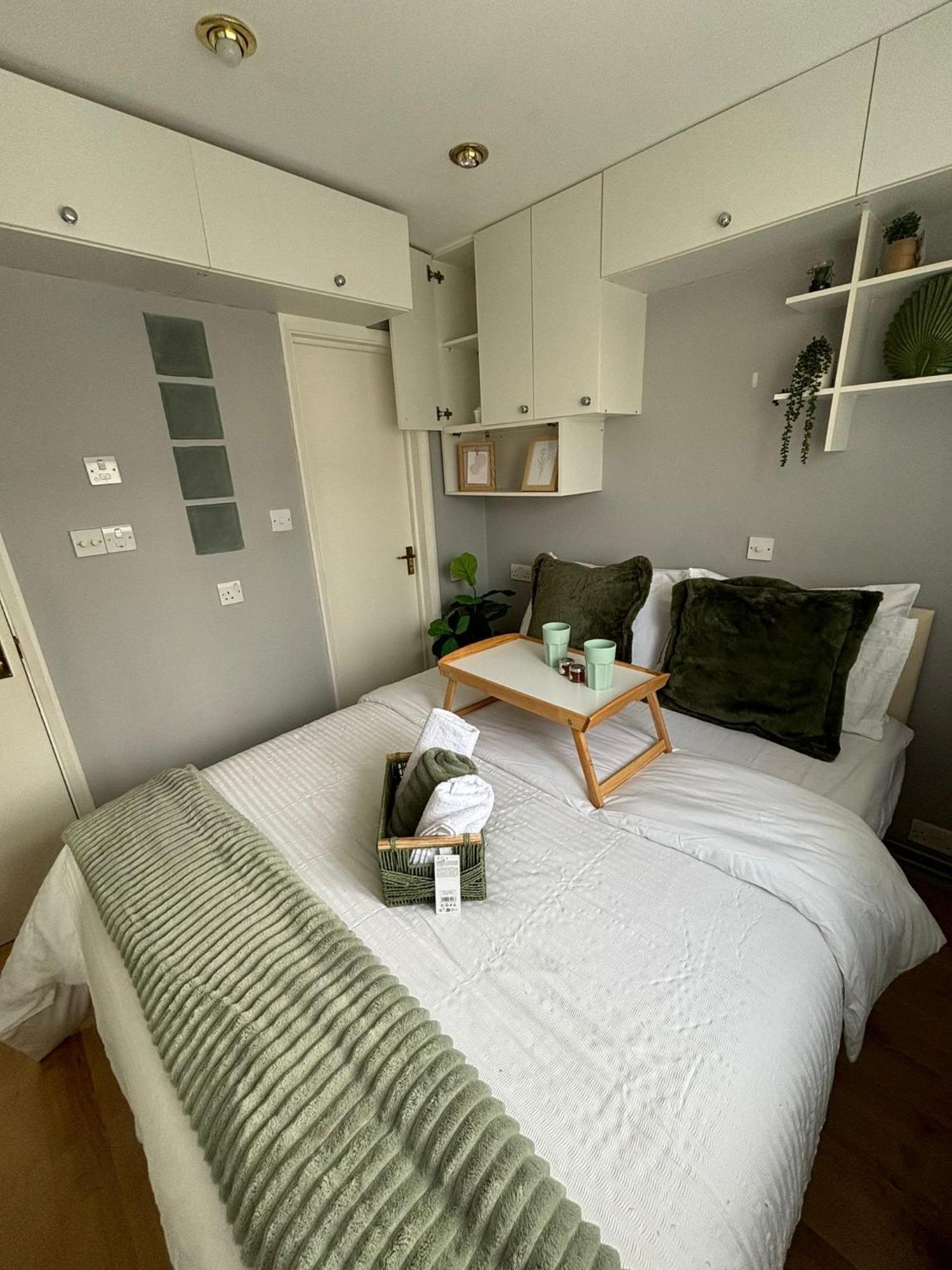 Amazing En-Suite Apartment In Finchley Central 伦敦 外观 照片