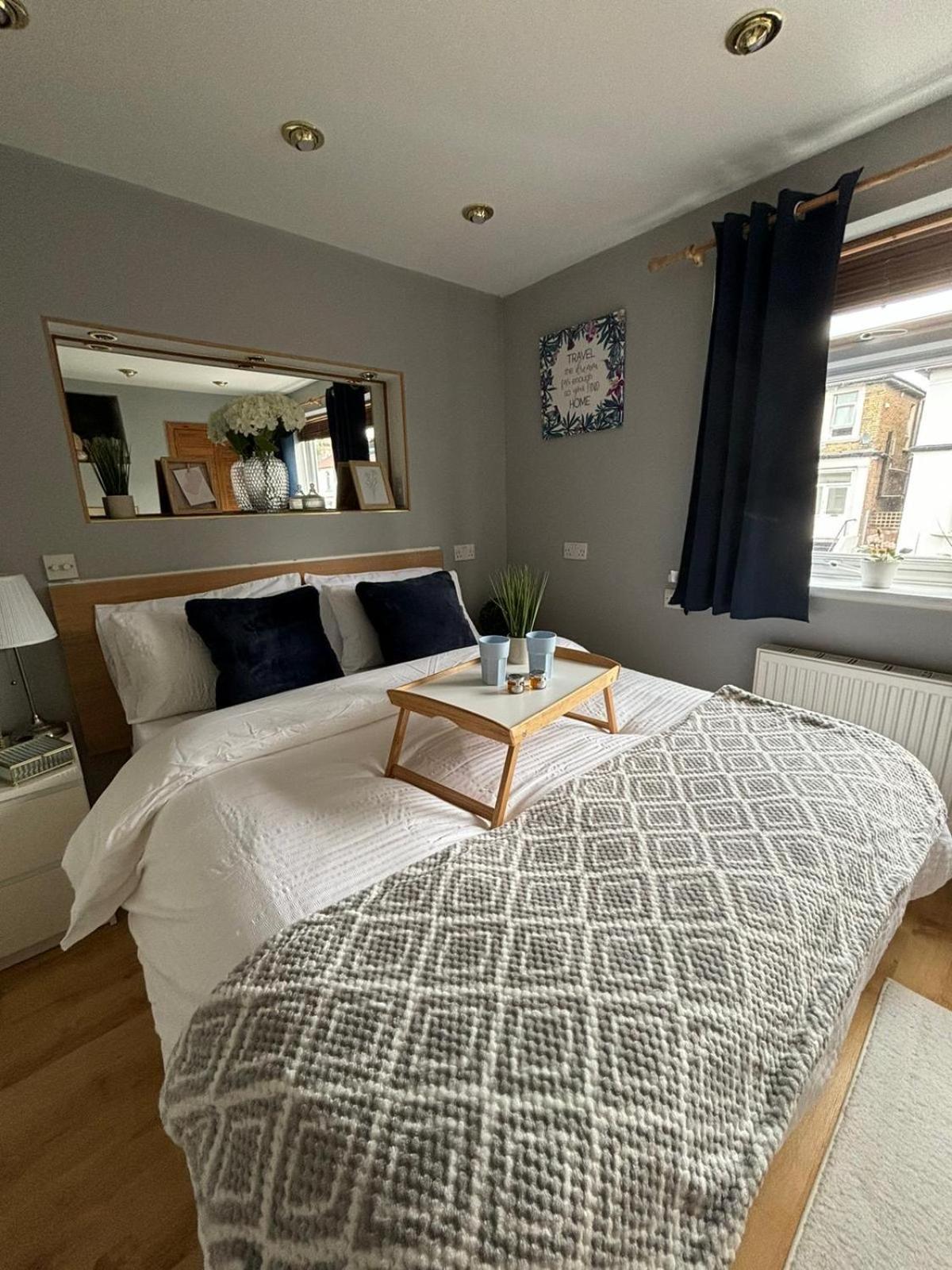 Amazing En-Suite Apartment In Finchley Central 伦敦 外观 照片