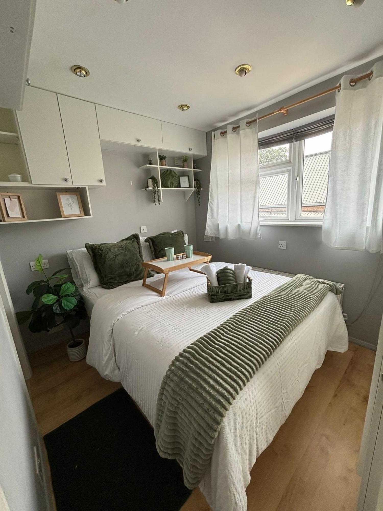 Amazing En-Suite Apartment In Finchley Central 伦敦 外观 照片